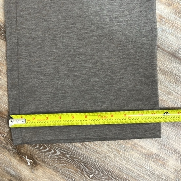 Weekends by Chico’s Size Large 12 Gray Wide Leg Sweatpants Pants Pull On Crop - Picture 3 of 12